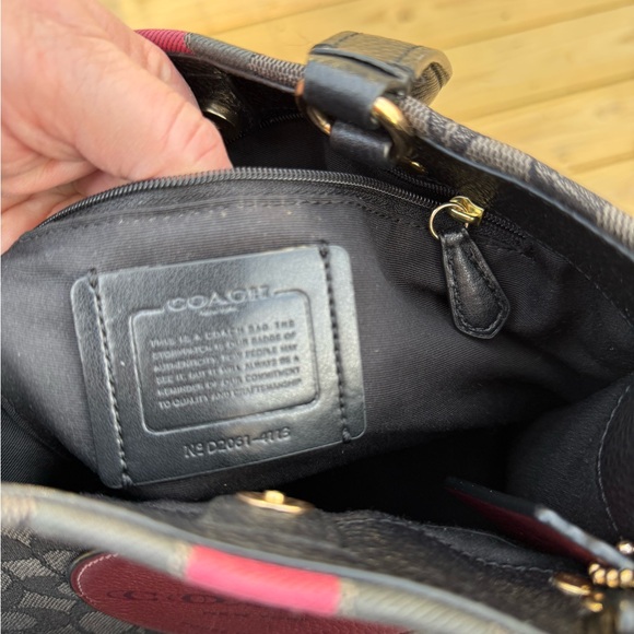 Coach Dempsey Carryall in Signature Jacquard & Pebbled Leather - Picture 7 of 8